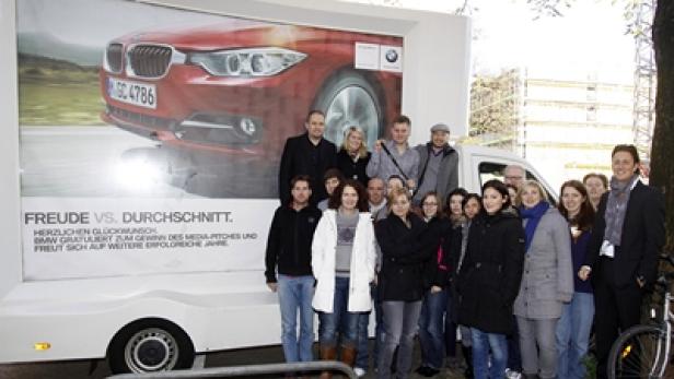 Mediaplus-Plan.Net Media-Team und BMW-Vertreter in München (c: serviceplan)