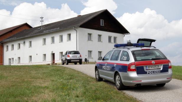Die Polizei sicherte am Samstag weitere Spuren auf dem abgelegenen Bauernhof in St. Thomas am Blasenstein. 