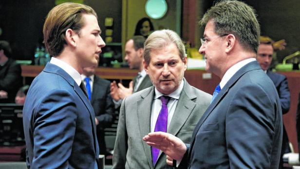 Außenminister Kurz (l.), EU-Kommissar Hahn (M.) und der slowakische Außenminister Miroslav Lajcak.