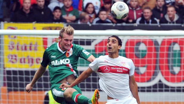 epa03837124 Augsburg&#039;s Jan-Ingwer Callsen-Bracker (L) vies for the ball with Stuttgart&#039;s Mohammed Abdellaoue during the Bundesliga match between FC Augsburg and VfB Stuttgart at SGL-Arena in Augsburg, Germany, 25 August 2013. (PLEASE NOTE: Due to the accreditation guidelines, the DFL only permits the publication and utilisation of up to 15 pictures per match on the internet and in online media during the match.) EPA/STEFAN PUCHNER