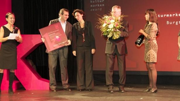 Niklas Duffek (2. v. l.), stellvertretender kaufmännischer Geschäftsführer des Burgtheaters, in Berlin (c: kulturmarken-award.de)