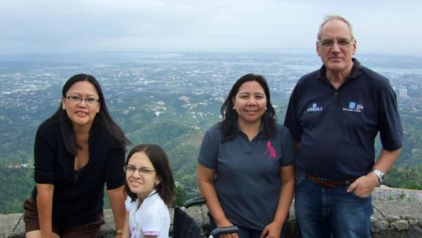 Die Golls beim Familienbesuch auf den Philippinen: Elvira Goll ist gebürtige Philippina