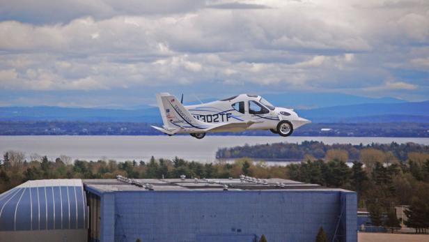 Auto als Flugzeug: Da frisst 007 der Neid