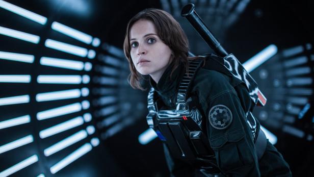 Star Wars schauen um Mitternacht: Cineplexx starte Mit ihren grünen Augen und dem gewinnenden Lächeln erinnert sie ein bisschen an eine Mischung aus Zoey Deschanel und Nora Tschirner: Als weibliche Hauptrolle im "Star Wars"-Spin-Off "Rogue One" ist Felicity Jones seit Donnerstag in den heimischen Kinos zu sehen.