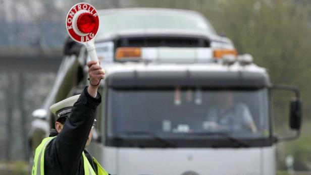 Auf der Autobahn A12 zwischen der deutschen Staatsgrenze und der Ausfahrt Kufstein Süd gab es bis jetzt keine Mautkontrollen. Das soll sich ab Dezember ändern. (Symbolbild)