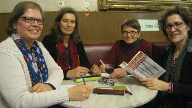 ulrike bergsmann, brigitta höpler, ulrike winkler-hermaden, autorin britta mühlbauer (v. l. n. r.)