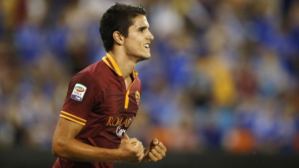 AS Roma&#039;s Erik Lamela celebrates his goal against Chelsea during their friendly soccer match at RFK Stadium in Washington August 10, 2013. REUTERS/Jason Reed (UNITED STATES - Tags: SPORT SOCCER)