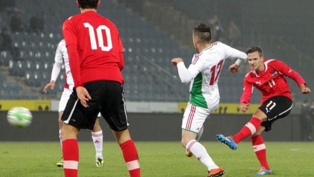 Daniel Offenbacher (Nr. 11) erzielte mit diesem Schuss das frühe 1:0.