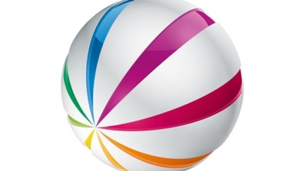 Der Sat.1-Globus mit bunten Streifen auf weißem Hintergrund.
