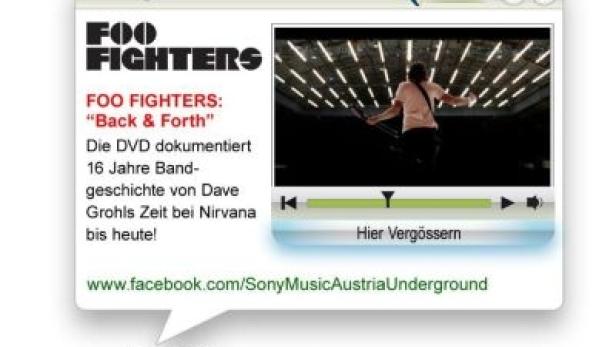 Eine Werbung für die DVD „Back & Forth“ der Foo Fighters, die Dave Grohls Zeit von Nirvana bis heute dokumentiert.