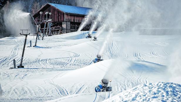 Die Schneekanonen haben in Österreichs Wintersportorten ganze Arbeit geleistet