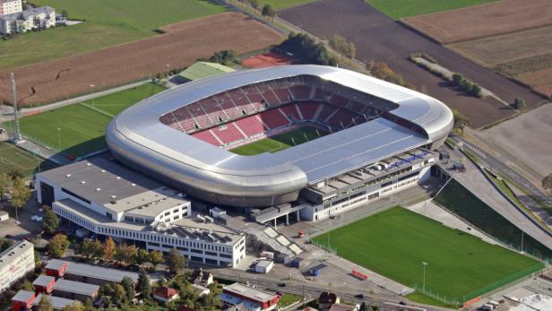 Luftaufnahme der NV Arena in St. Pölten, umgeben von Feldern und Gebäuden.
