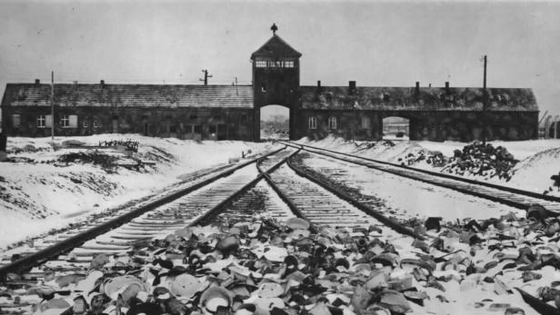 Im Vernichtungslager „Auschwitz-Birkenau“ wurden bis Herbst 1944 durch Angehörige der NS-Wachmannschaften rund 1,1 Millionen Menschen ermordet.