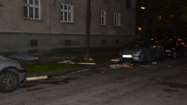 Durch die Detonation wurden Fenster und Türen herausgerissen.