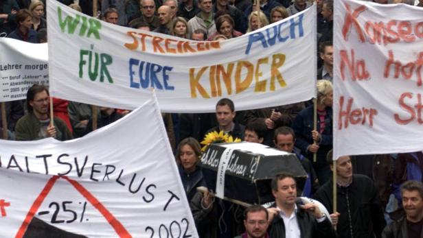 Warnstreik von Vorarlberger Lehrern 2002: Gehen die Pädagogen jetzt österreichweit auf die Straße?