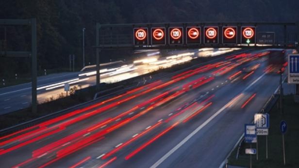 VerkehrsinfoatAutobahn_400x266.jpg