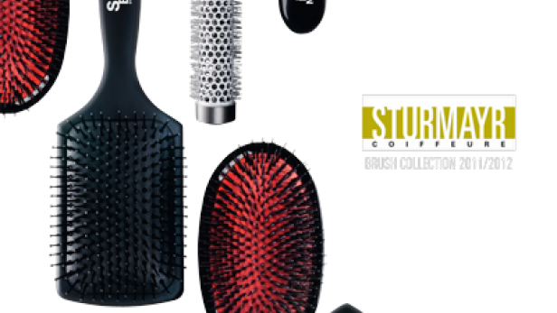 Verschiedene Haarbürsten der „Sturmayr Coiffeure Brush Collection 2011/2012“ vor schwarzem Hintergrund.