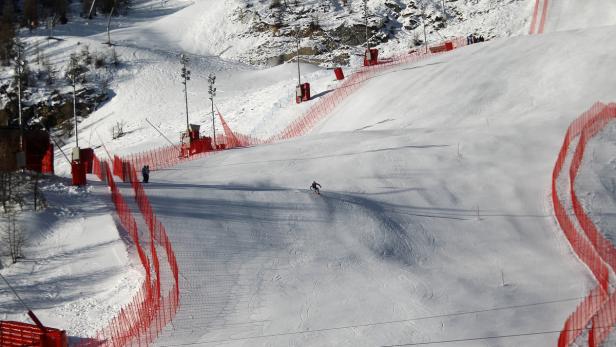 Allein auf steiler Flur: Marcel Hirscher stimmte sich am Freitagmorgen bei der Hangbefahrung auf die Face de la Bellevarde ein.