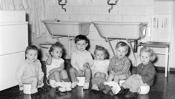 Kinder im Kindergarten. Wien, 1959 Foto von Otto Simoner.