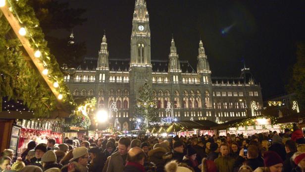 .Am Wiener Christkindlmarkt hoffen Standler, dass Gäste nicht ausbleiben
