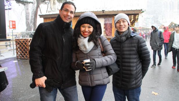 Besucher Simon Felnhofer, Tu Tran Anh, Trang Pham: „Auf die Idee, dass  wir wegen des Anschlags in Berlin nicht herkommen, sind wir gar nicht gekommen.  Früher oder später wird es uns auch in Österreich treffen.“
