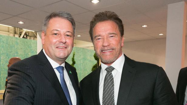 „Komm mit mir, wenn du überleben willst“: So wirbt Arnold Schwarzenegger mit Rupprechter für Erneuerbare Energien