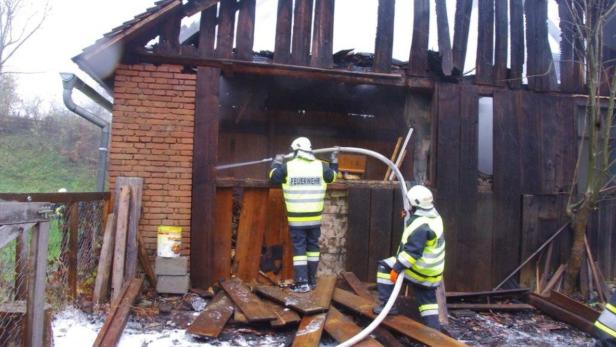 50 Feuerwehrleute waren beim Brand eines Nebengebäudes des Gasthofes in Buchschachen im Einsatz
