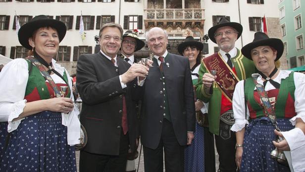 Pröll (Mitte rechts) darf mit Platters Unterstützung rechnen