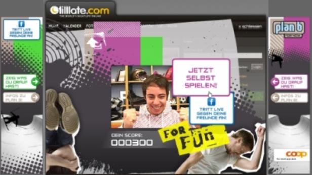 Ein Screenshot der Webseite tilllate.com mit einem Online-Spiel und verschiedenen Werbebannern.