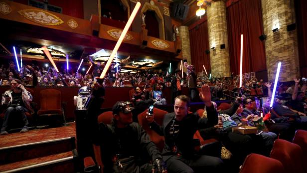 &quot;Star Wars&quot;-Fans im Chinese Theatre in Hollywood, Kalifornien