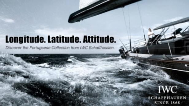 Ein Segelboot fährt durch unruhige See, im Vordergrund der Schriftzug IWC Schaffhausen.