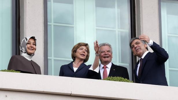 Gauck und Gül provozieren Erdogan: Der deutsche und der türkische Präsident verbrachten viele Stunden gemeinsam mit ihren Frauen Hayrunnisa Gül und Daniela Schadt