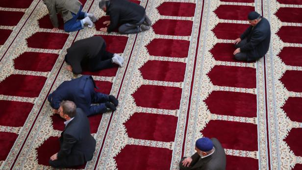 Moscheenvereine werden in Kultusgemeinden umgewandelt.