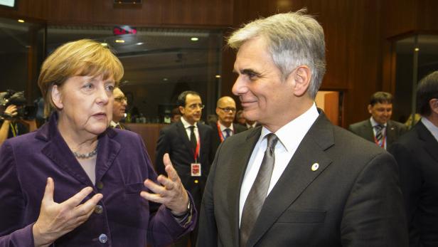 Migrationskrise: Kanzlerin Merkel und Werner Faymann leisten Überzeugungsarbeit