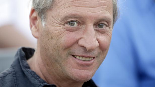 Nahaufnahme des lächelnden französischen Schauspielers Fabrice Luchini.