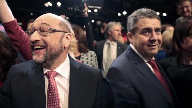 Umarmungen, Lob und Danksagungen: Schulz und Gabriel sind auch abseits der Politbühne Freunde