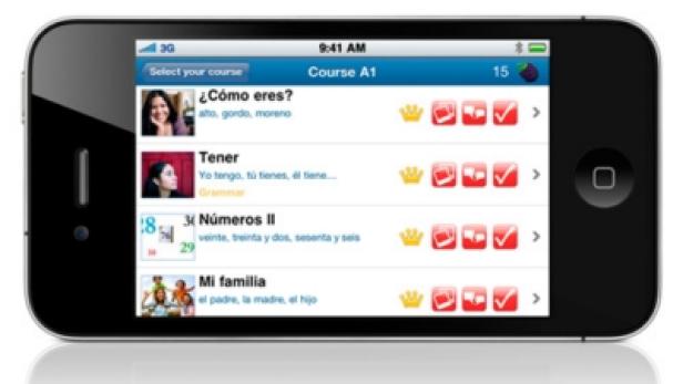 Ein iPhone zeigt eine Sprachlern-App mit Lektionen zu Spanisch.