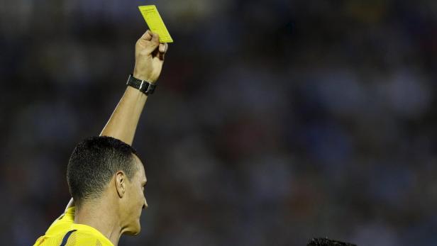 Heikel: Bei „fahrlässigen Zweikämpfen“ reicht ein Pfiff. Wenn’s „rücksichtslos“ wird, sollte der Referee die Gelbe Karte zücken.