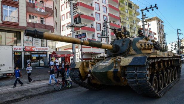 Türkische Panzer sollen in Stadtgebieten im Einsatz sein (Archivbild).
