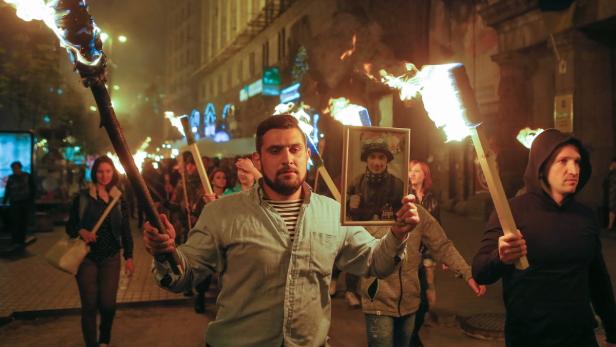 Gedenkmarsch für die vielen Toten der Proteste.