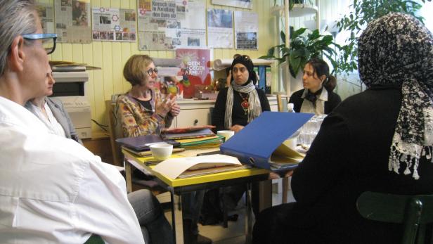 Team-Sitzung: Frauen, die sich in Wien durchsetzen konnten, helfen jetzt ihren Landsfrauen