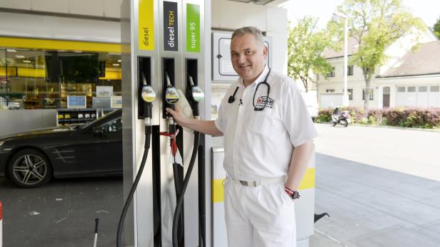 Dr. Zakel. Drive-In-Ordination, Eni, Tankstelle, Döbling