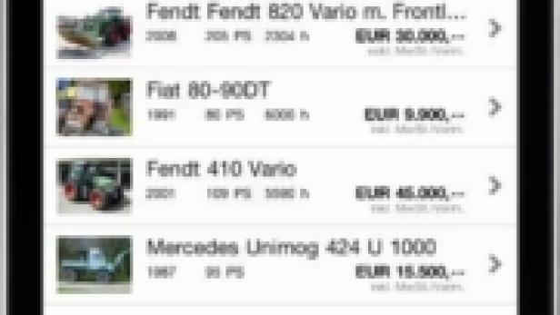 Ein iPhone zeigt die „Favoriten“-Seite der Landwirt.com-App mit Traktorangeboten.
