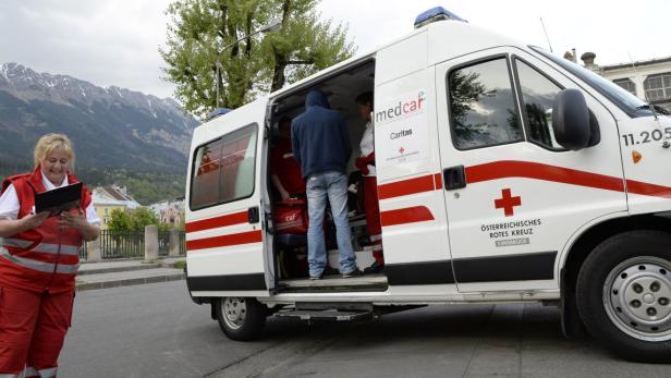 In einem Krankenwagen und einer Ambulanz in Bahnhofsnähe bieten die Mitarbeiter von Medcare Obachlosen mit gesundheitlichen Problemen eine Basisversorgung.