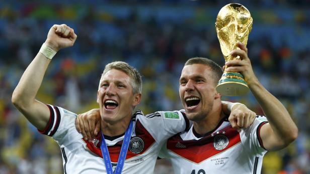 Weltmeister 2014: Schweinsteiger (li.) wechselt zu Chicago, Podolski hört im Team auf.