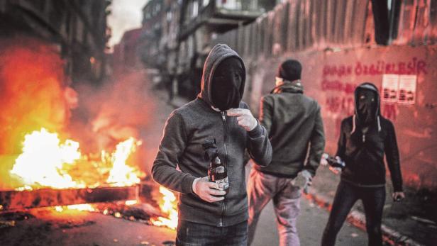 In Istanbul kam es zu Ausschreitungen zwischen Kurden und Polizei.