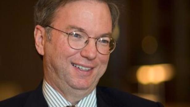 Eric Schmidt, ehemaliger CEO von Google, lächelt in die Kamera.