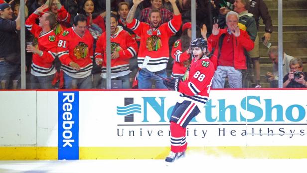 Die Blackhawks ließen im ersten Spiel der Serie gegen Minnesota nichts anbrennen: Patrick Kane bejubelt seinen Treffer.