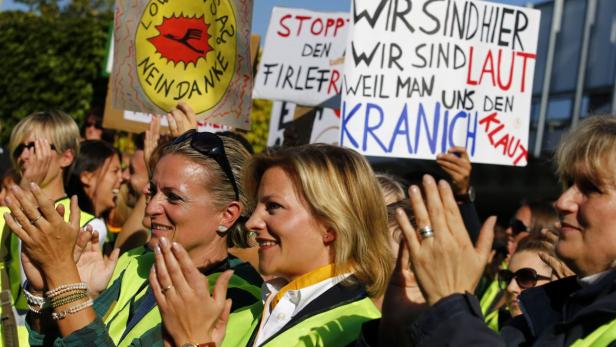 Lufthansa: Flugbegleiter-Streik ausgesetzt