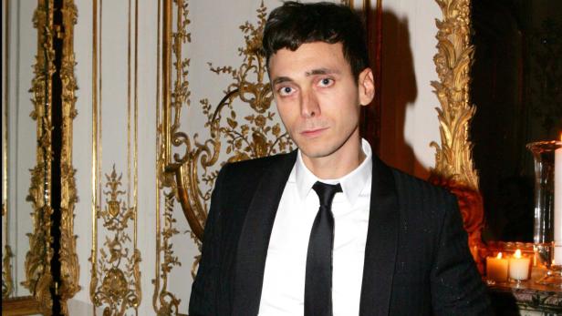 Hedi Slimane ist neuer Designer von YSL